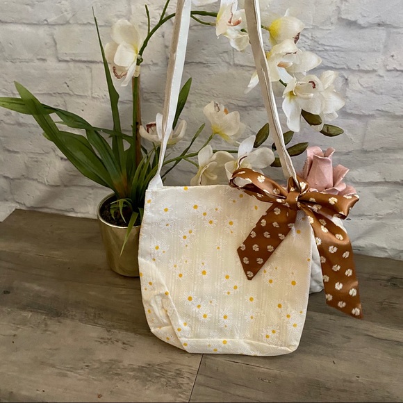 NEW Daisy Purse - Picture 3 of 11